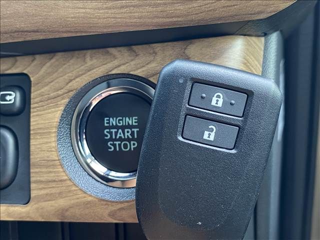 TOYOTA HIACE van 4WD 2024