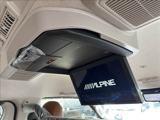 TOYOTA HIACE van 4WD 2024