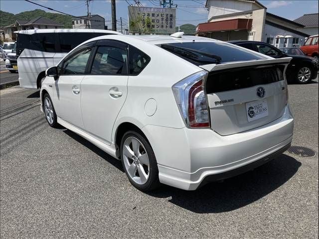 TOYOTA PRIUS 2014