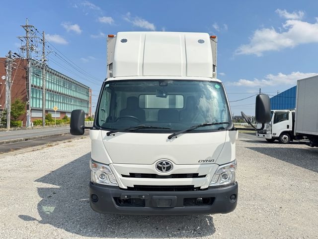 TOYOTA DYNA 2020