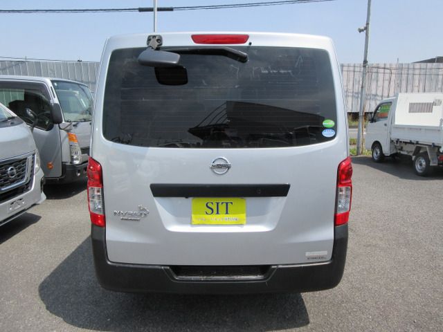 NISSAN NV350 CARAVAN 2019