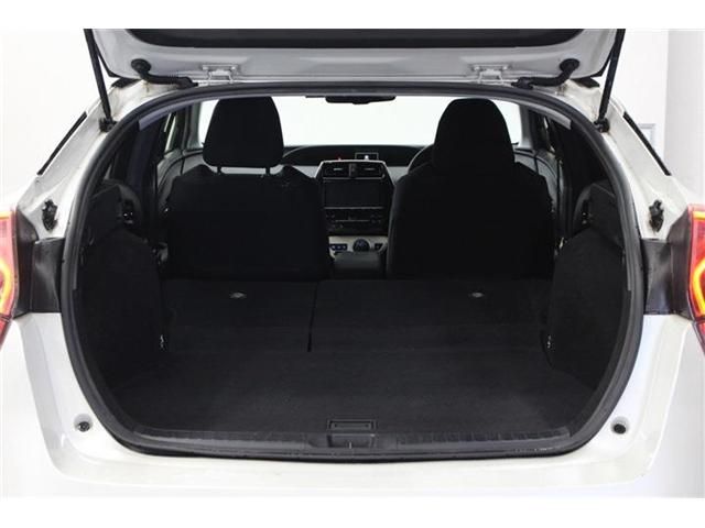 TOYOTA PRIUS 4WD 2018