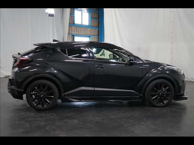 TOYOTA C-HR 2017