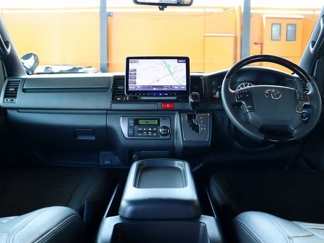 TOYOTA HIACE van 4WD 2023