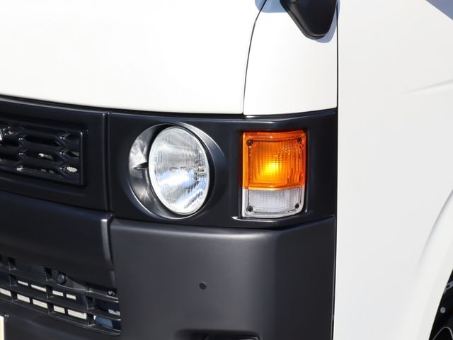 TOYOTA HIACE van 4WD 2023