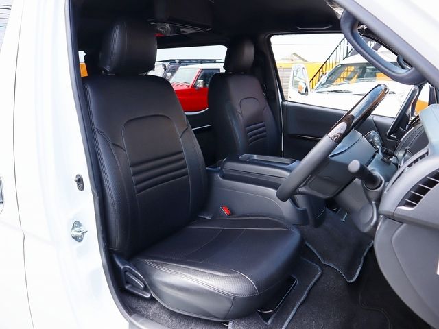 TOYOTA HIACE van 4WD 2023