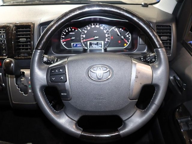 TOYOTA HIACE van 2WD 2017