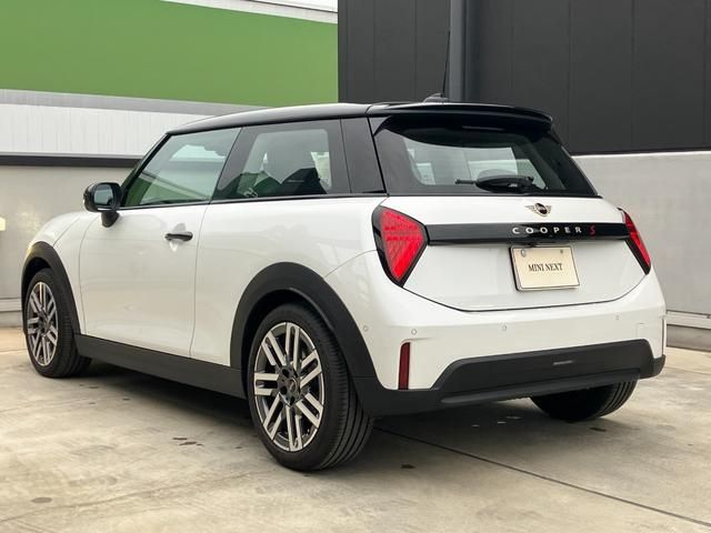 BMW MINI COOPER 2024