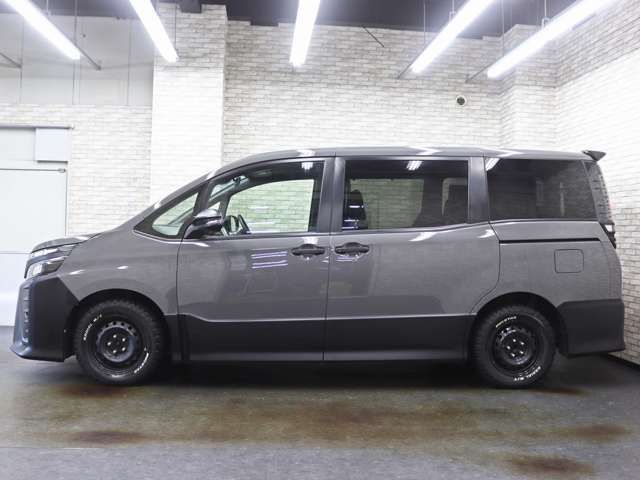 TOYOTA VOXY 2017