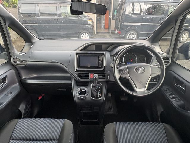 TOYOTA VOXY 2015
