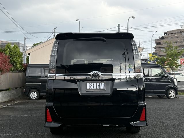 TOYOTA VOXY 2015