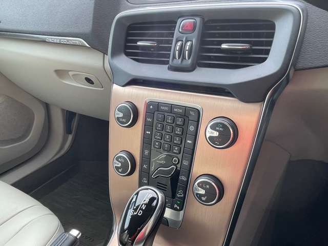 VOLVO VOLVO V40 CROSS COUNTRY 2015