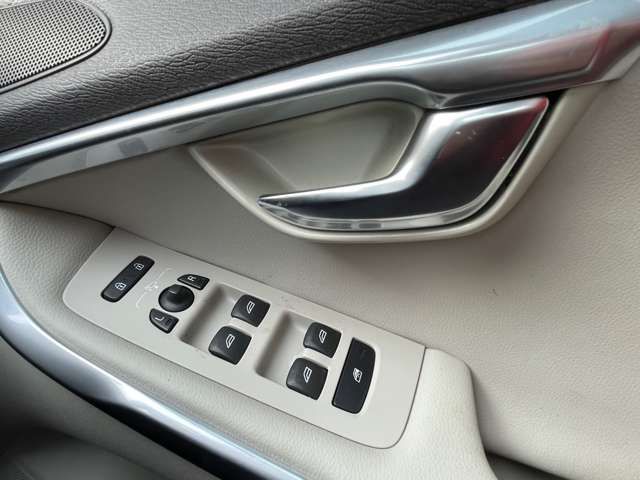 VOLVO VOLVO V40 CROSS COUNTRY 2015