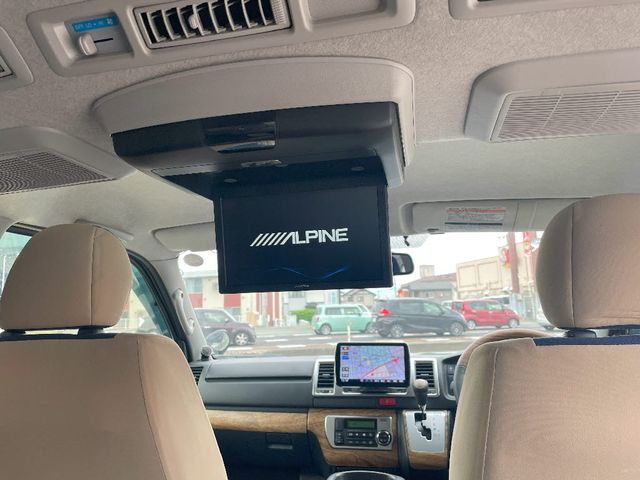 TOYOTA HIACE van 4WD 2018