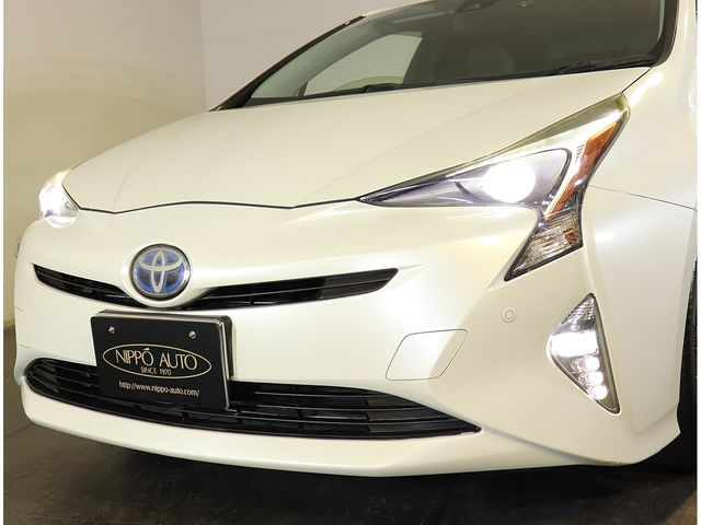 TOYOTA PRIUS 2016