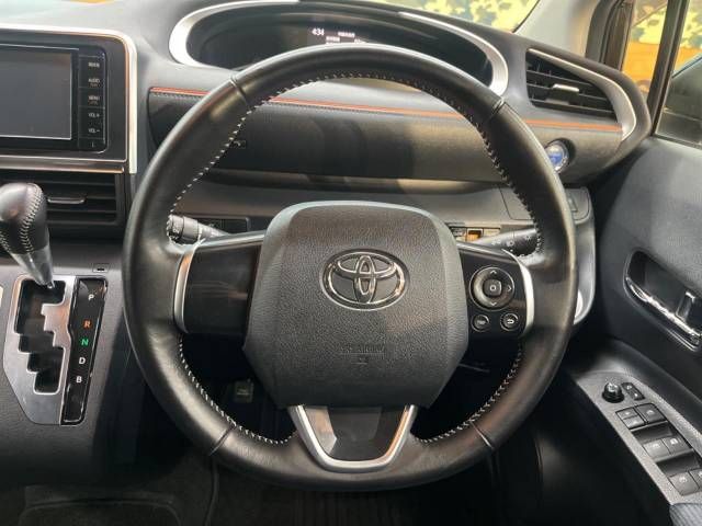 TOYOTA SIENTA HYBRID 2015