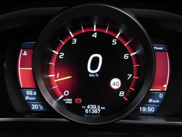 VOLVO VOLVO V40 2013