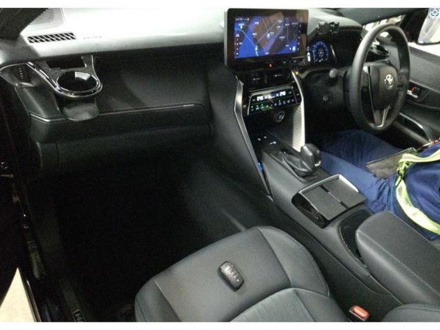 TOYOTA HARRIER 2WD 2023