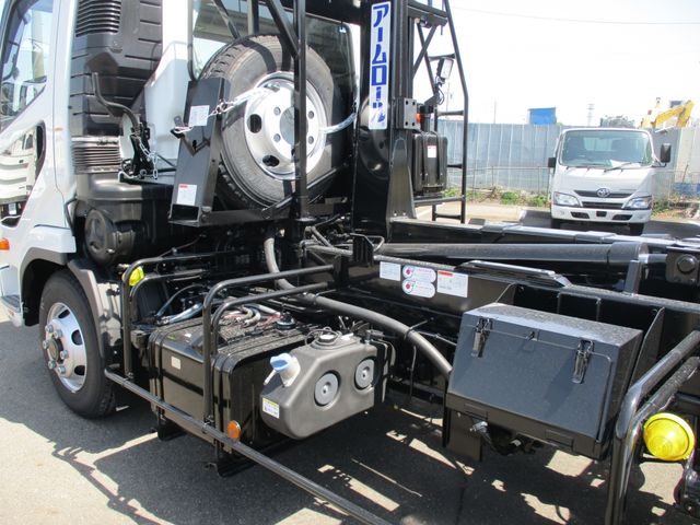 MITSUBISHI FUSOU FIGHTER 2025