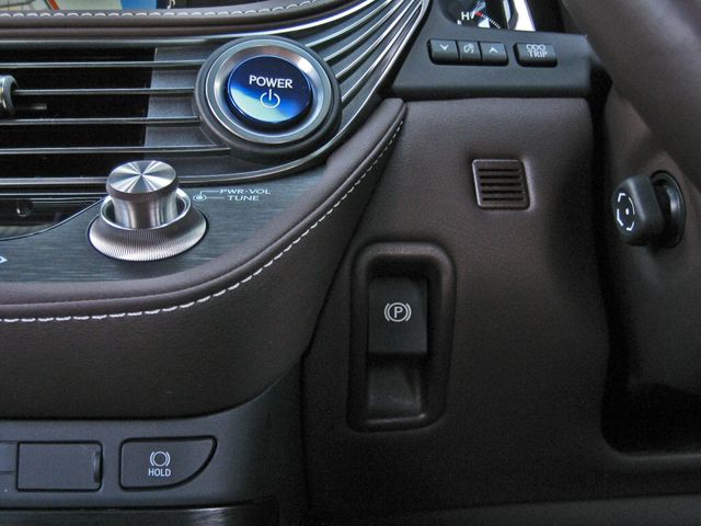 TOYOTA LEXUS LS500h 4WD 2017