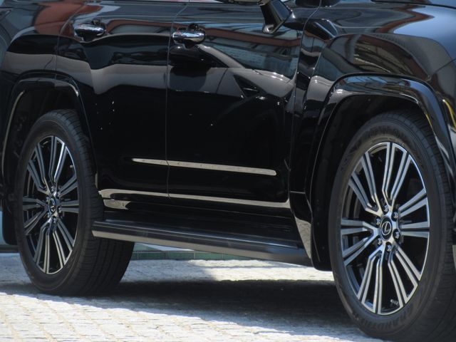 TOYOTA LEXUS LX600 2023