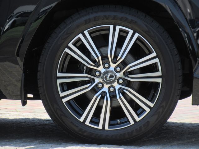 TOYOTA LEXUS LX600 2023