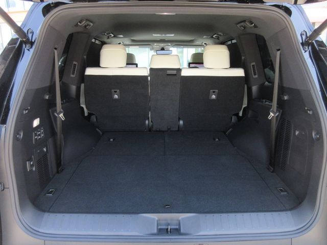 TOYOTA LEXUS LX600 2023