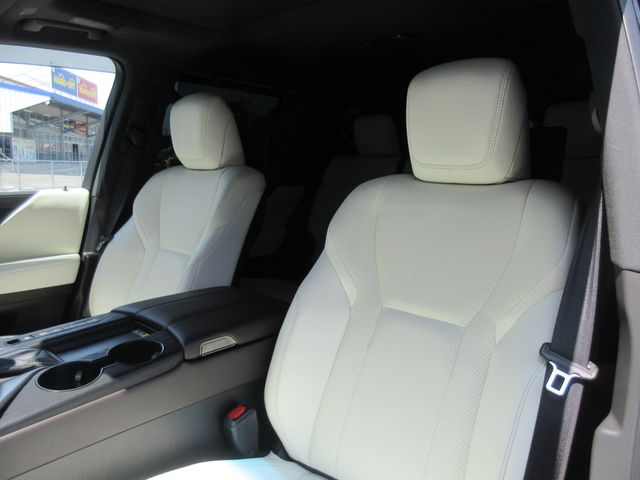 TOYOTA LEXUS LX600 2023