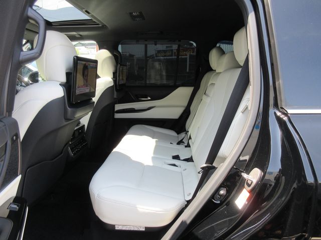 TOYOTA LEXUS LX600 2023