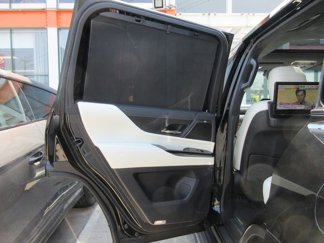 TOYOTA LEXUS LX600 2023