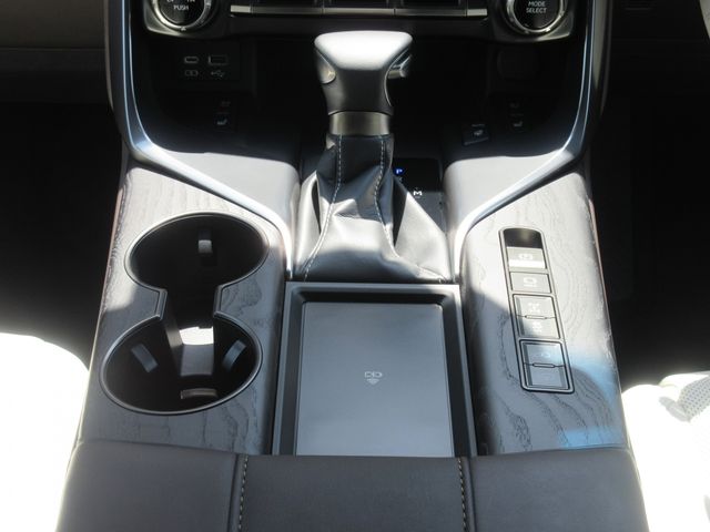 TOYOTA LEXUS LX600 2023