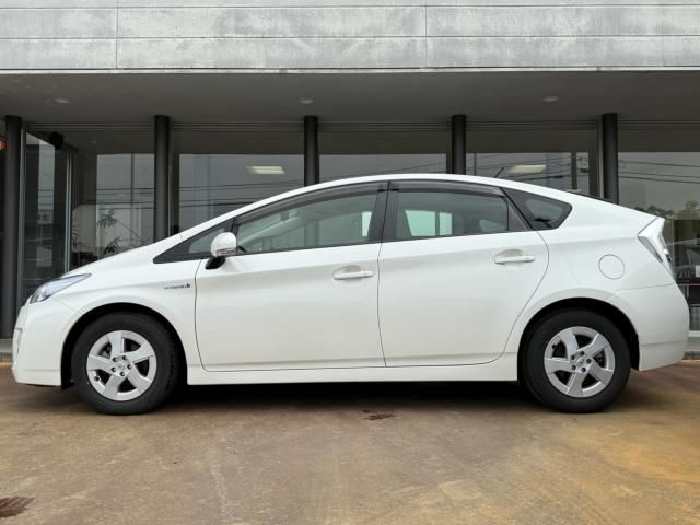TOYOTA PRIUS 2011