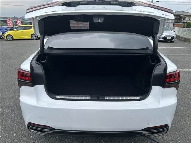 TOYOTA LEXUS LS500 4WD 2022