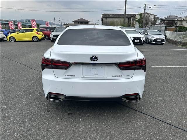 TOYOTA LEXUS LS500 4WD 2022
