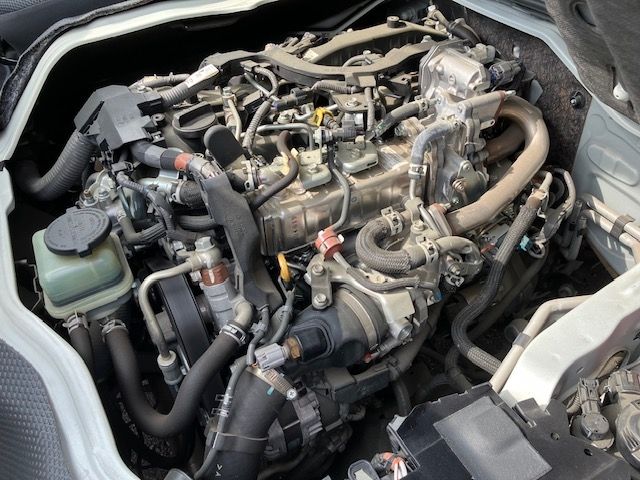 TOYOTA HIACE COMMUTER 2022