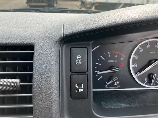 TOYOTA HIACE COMMUTER 2022