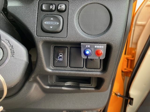 TOYOTA HIACE COMMUTER 2022