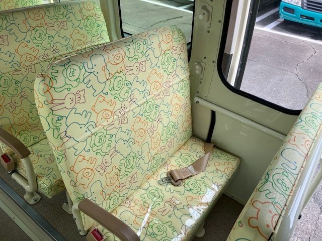 TOYOTA HIACE COMMUTER 2022