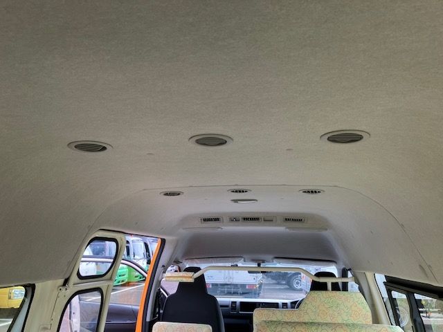 TOYOTA HIACE COMMUTER 2022