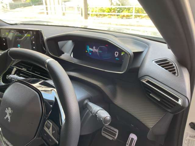 PEUGEOT PEUGEOT e-2008 2024