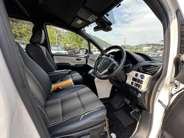 TOYOTA NOAH HYBRID 2020