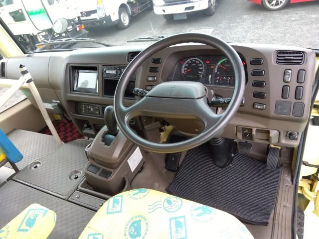 MITSUBISHI ROSA 2016