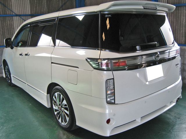NISSAN ELGRAND  4WD 2017