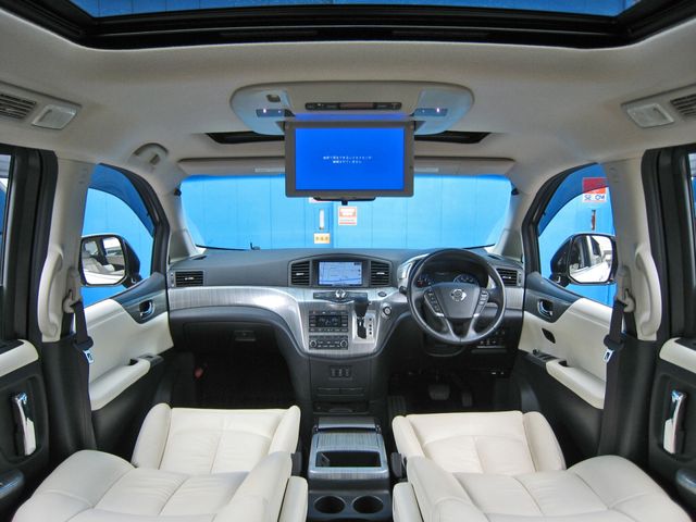 NISSAN ELGRAND  4WD 2017