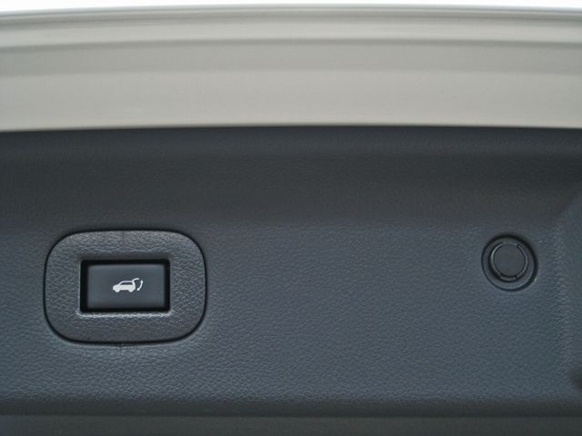 NISSAN ELGRAND  4WD 2017