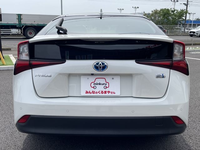TOYOTA PRIUS 2019
