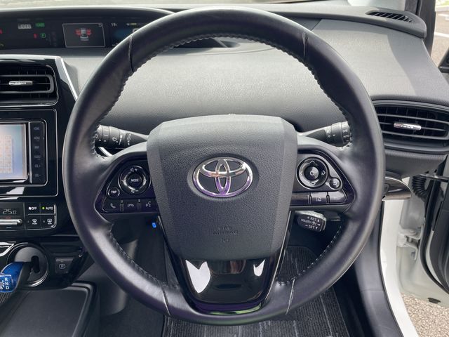 TOYOTA PRIUS 2019