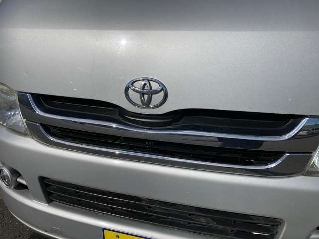 TOYOTA HIACE van 4WD 2010