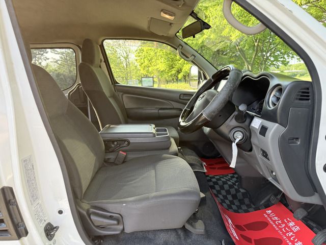 NISSAN NV350 CARAVAN 4WD 2014