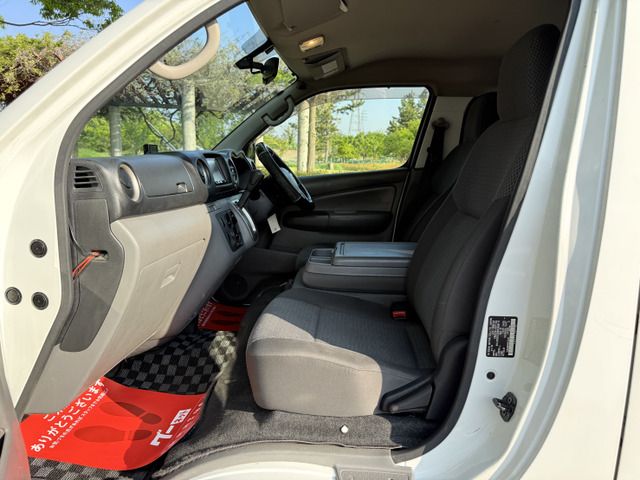 NISSAN NV350 CARAVAN 4WD 2014